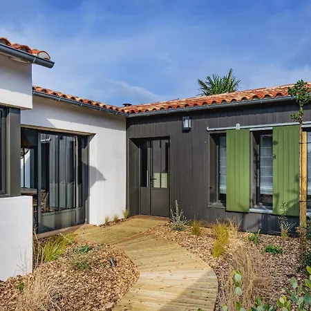 Les Du Bois Villa *